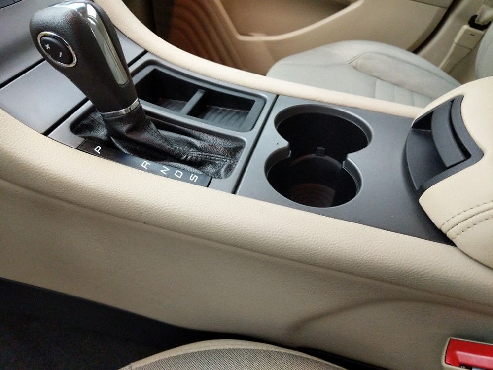 2014 Ford Taurus - Center Console/Cup Holders