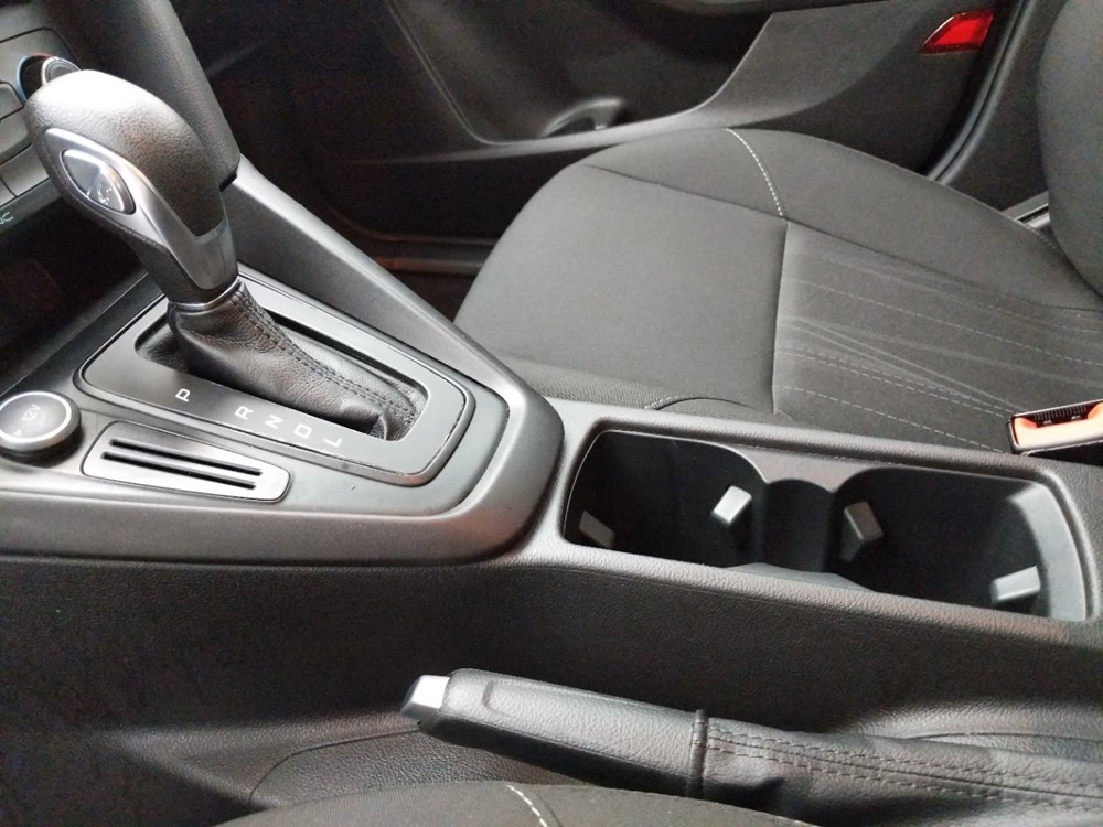 2017 Ford Focus - Center Console/Cup Holders
