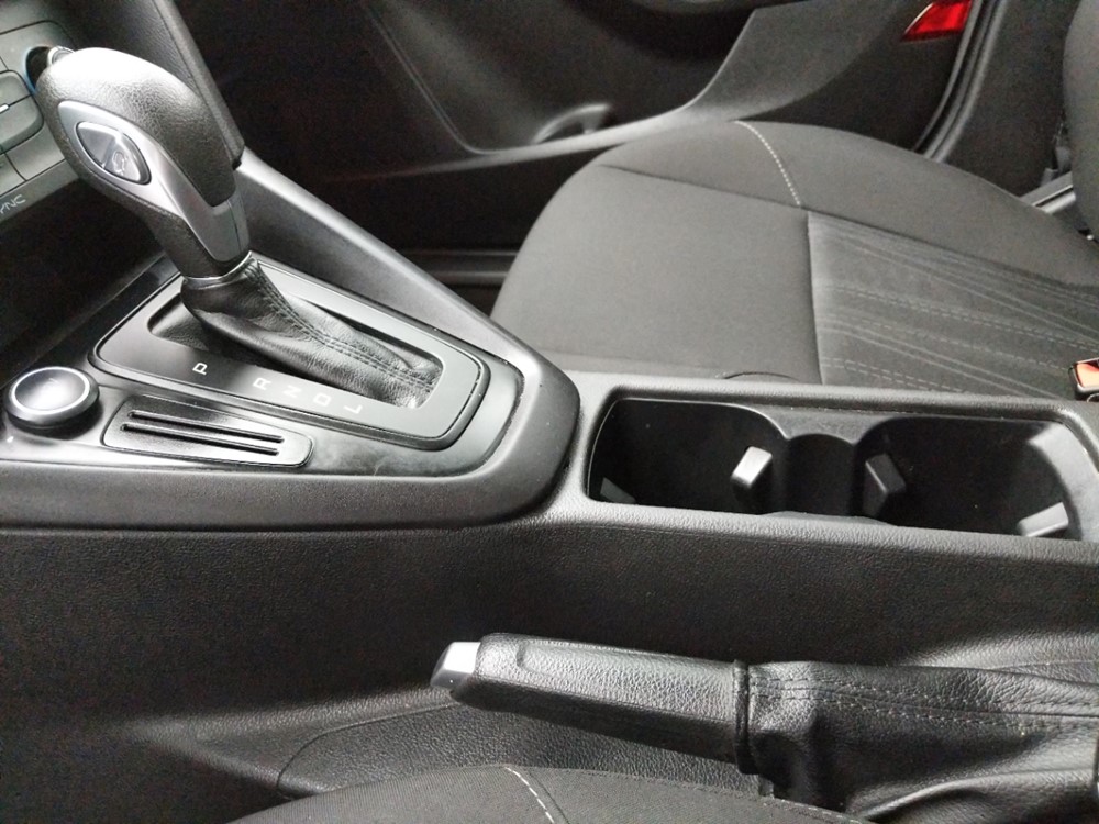 2017 Ford Focus - Center Console/Cup Holders
