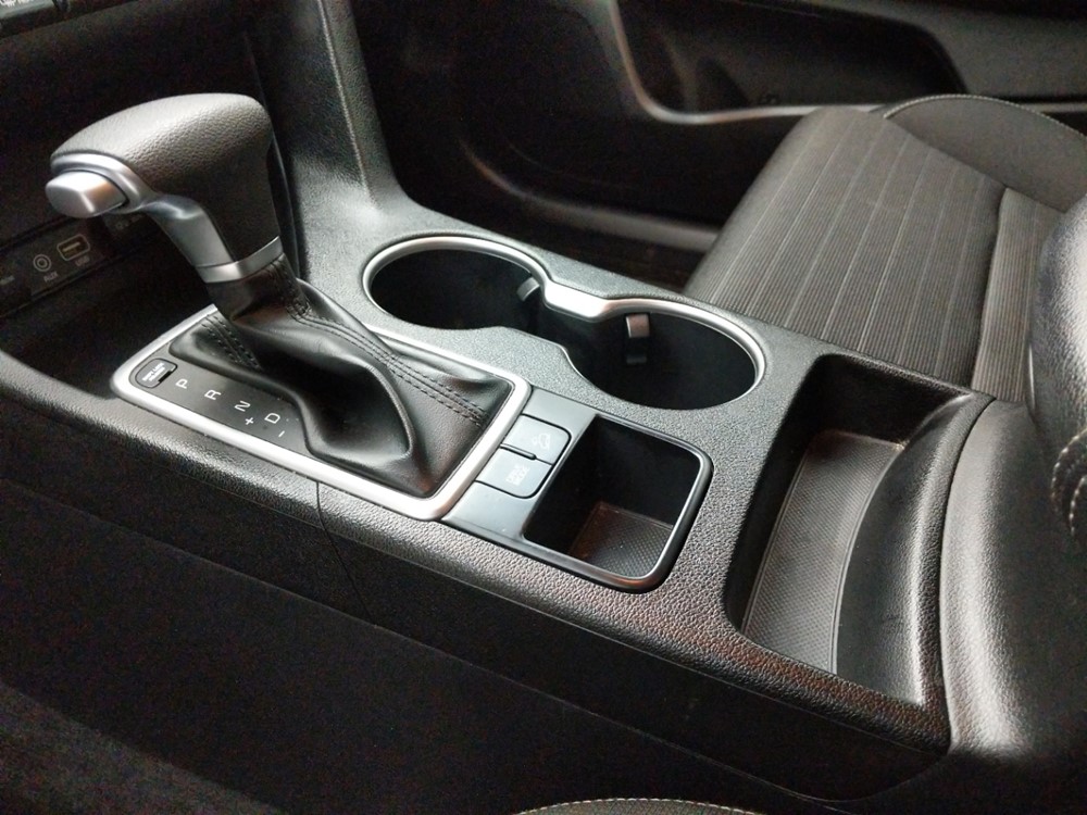 2018 Kia Sportage - Center Console/Cup Holders