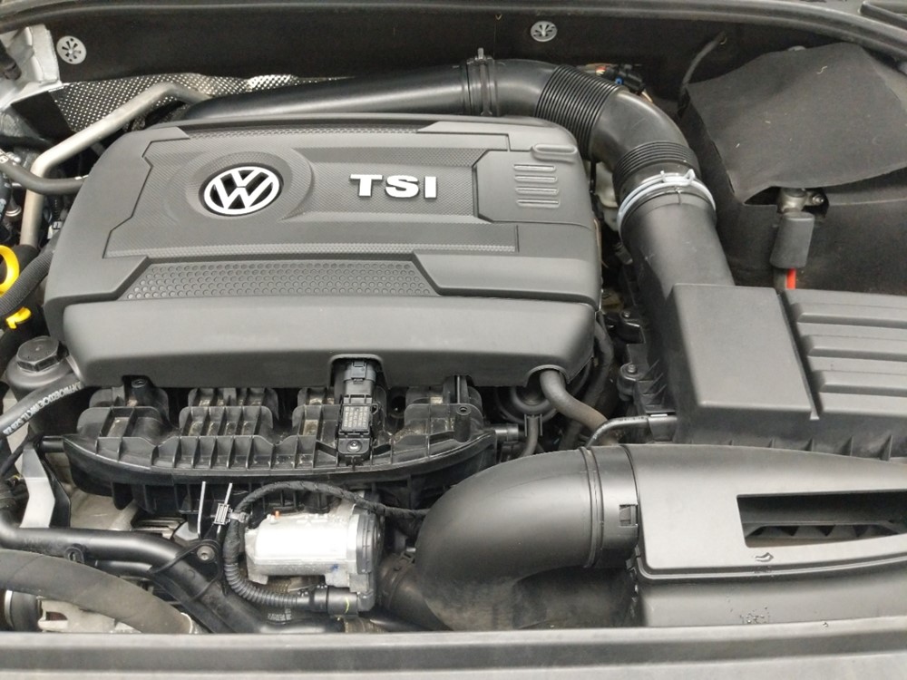 2016 Volkswagen Passat - Engine