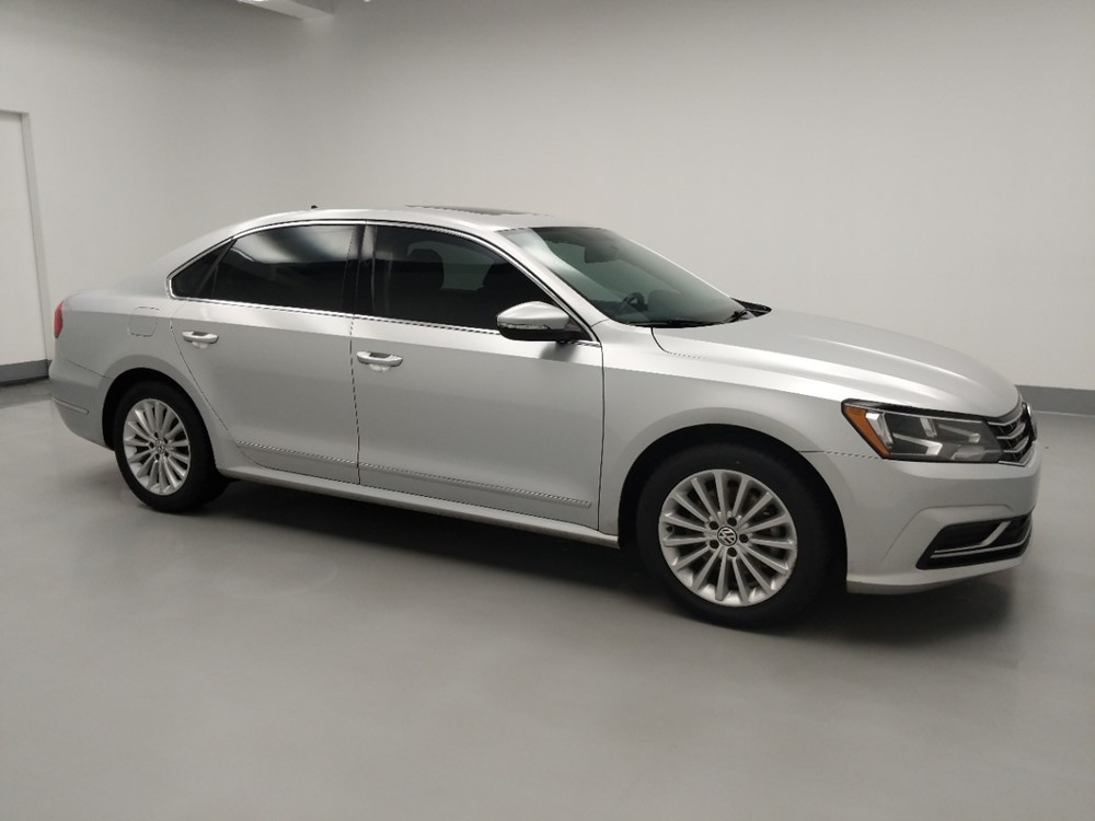 2016 Volkswagen Passat - Passenger Front Side