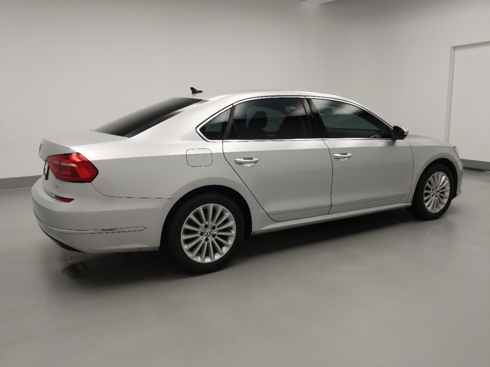2016 Volkswagen Passat - Passenger Rear Side