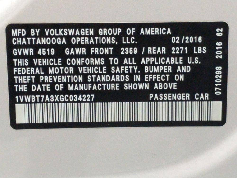 2016 Volkswagen Passat - VIN Plate