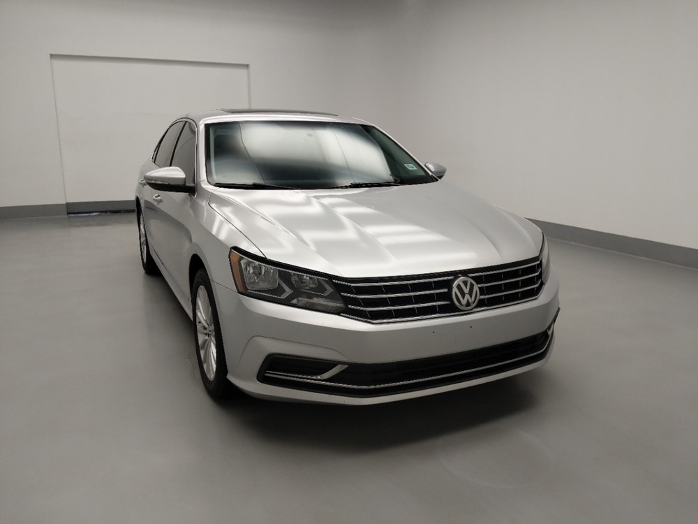 2016 Volkswagen Passat - Passenger Front Hood