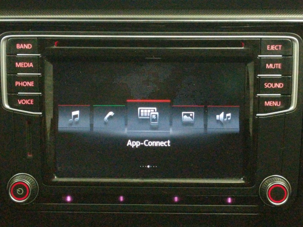 2016 Volkswagen Passat - Stereo Package