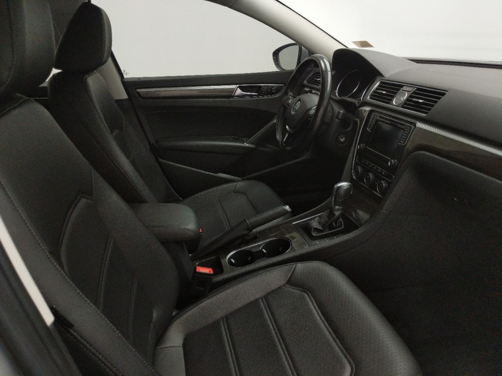 2016 Volkswagen Passat - Passenger Front Seat