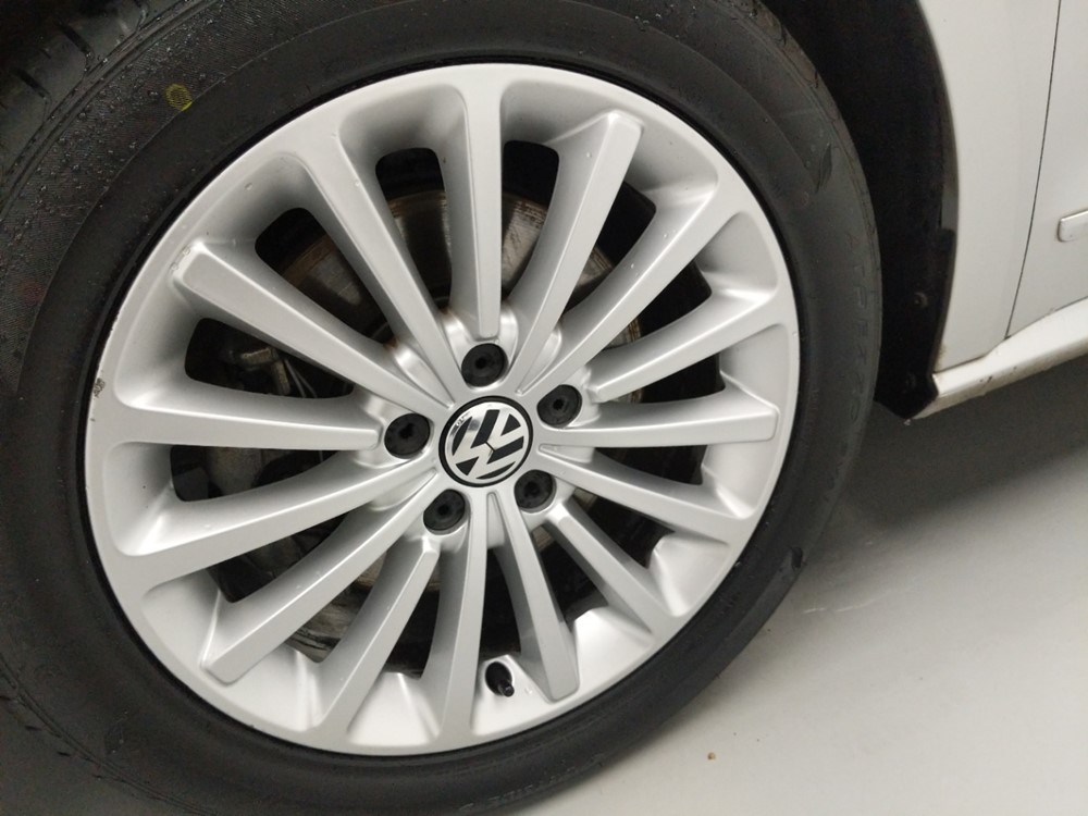 2016 Volkswagen Passat - Wheel