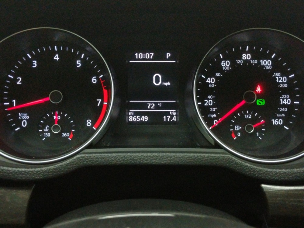 2016 Volkswagen Passat - Odometer Close Up
