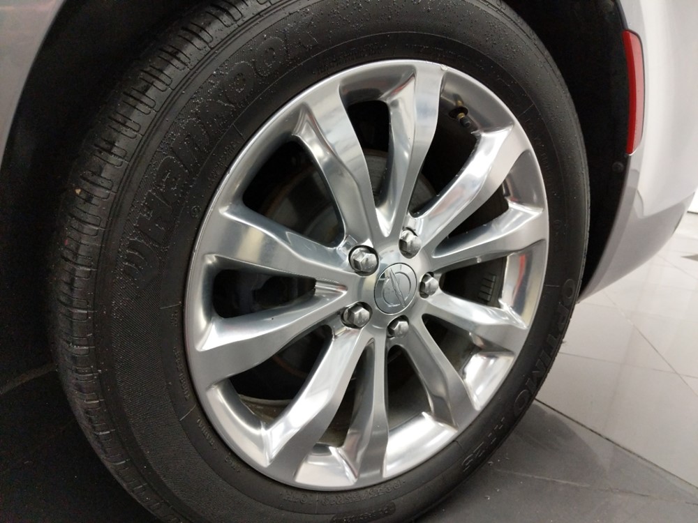 2015 Chrysler 300 - Wheel
