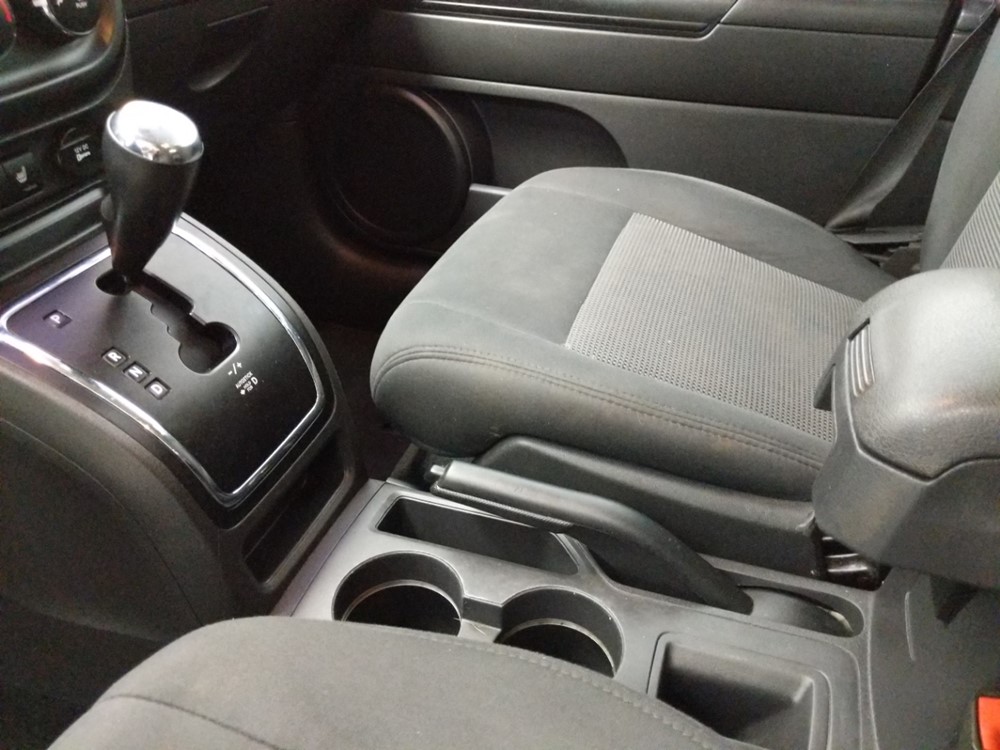 2013 Jeep Compass - Center Console/Cup Holders