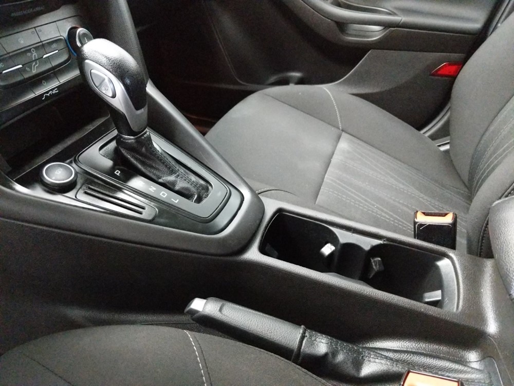 2017 Ford Focus - Center Console/Cup Holders