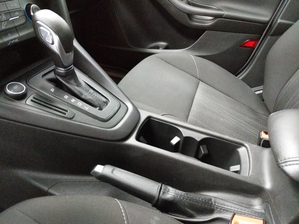 2017 Ford Focus - Center Console/Cup Holders