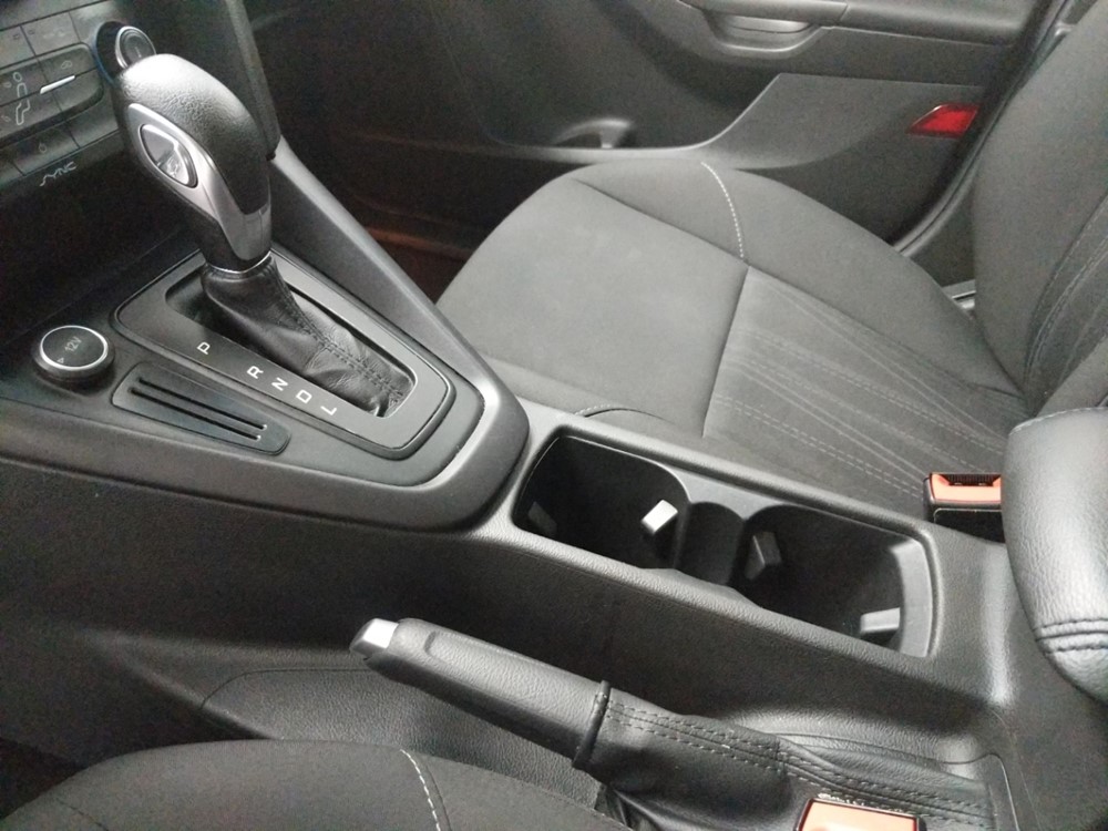 2017 Ford Focus - Center Console/Cup Holders