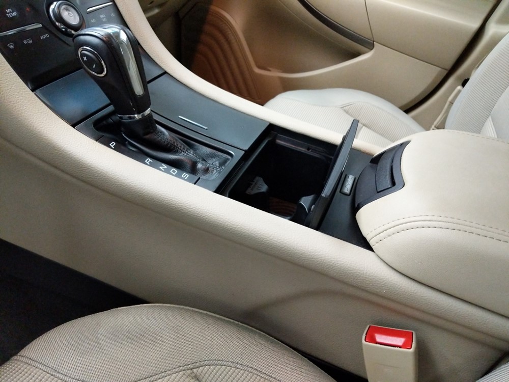 2016 Ford Taurus - Center Console/Cup Holders