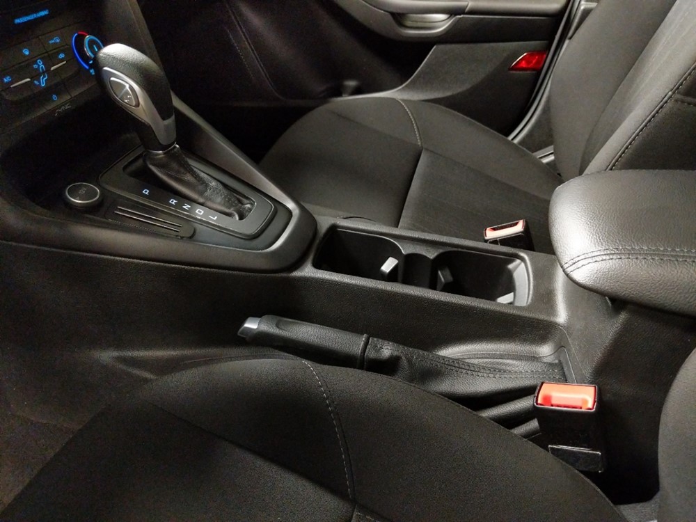 2017 Ford Focus - Center Console/Cup Holders