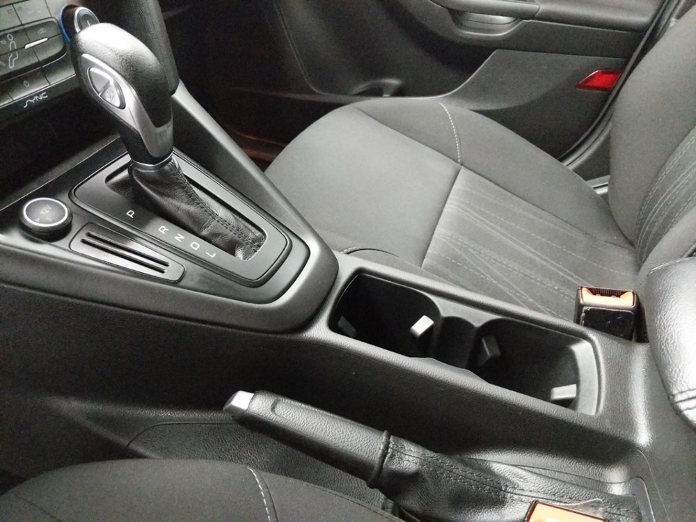 2017 Ford Focus - Center Console/Cup Holders