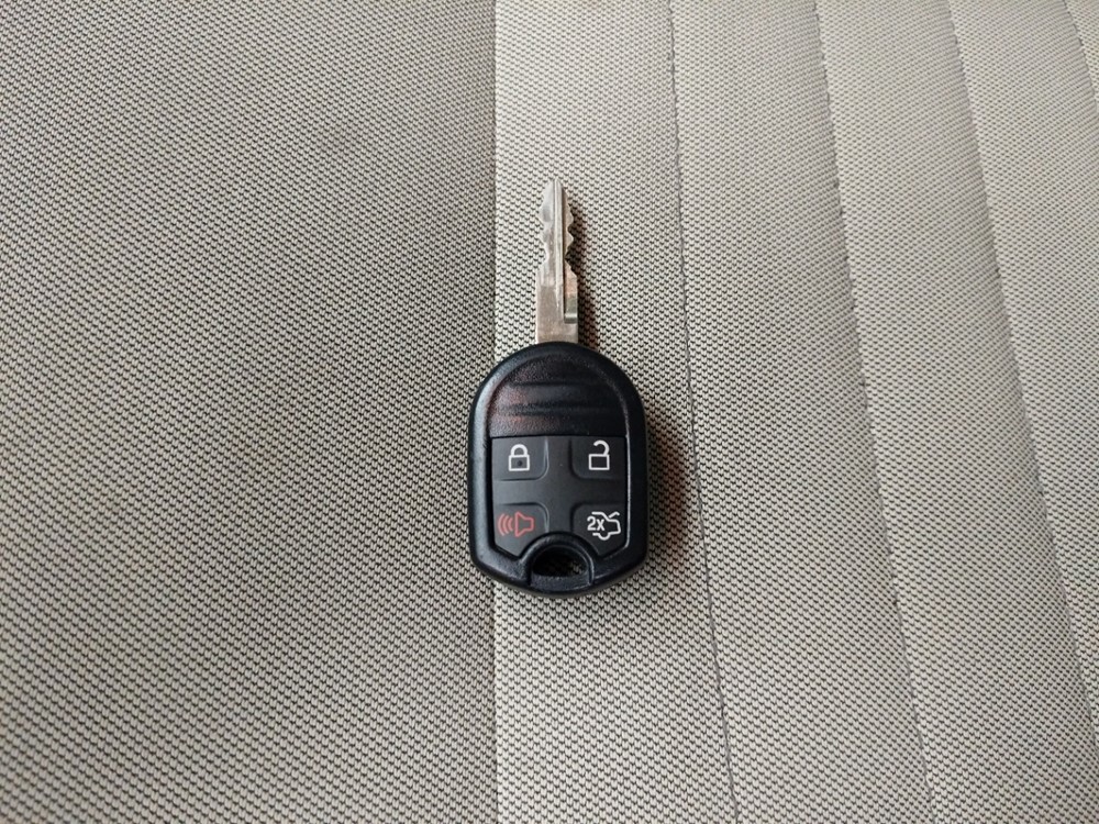 2015 Ford Taurus - Keys