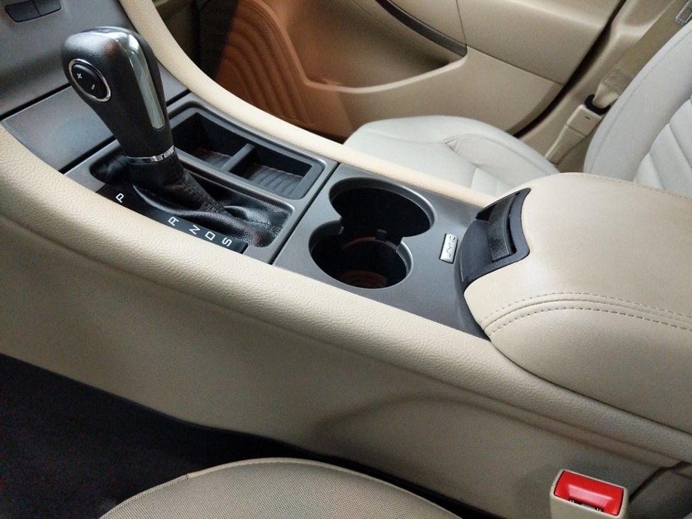 2015 Ford Taurus - Center Console/Cup Holders