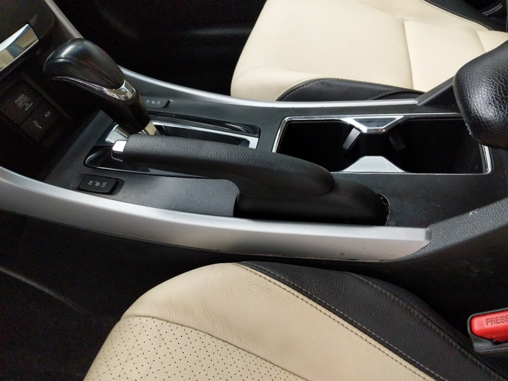 2013 Honda Accord - Center Console/Cup Holders