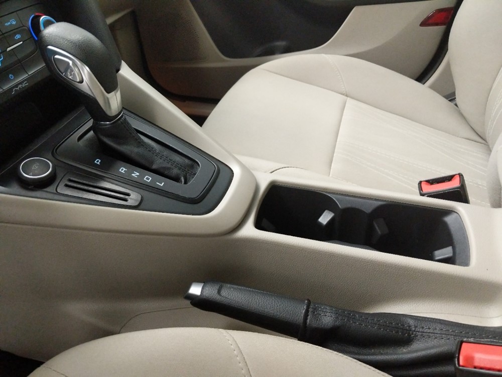 2017 Ford Focus - Center Console/Cup Holders