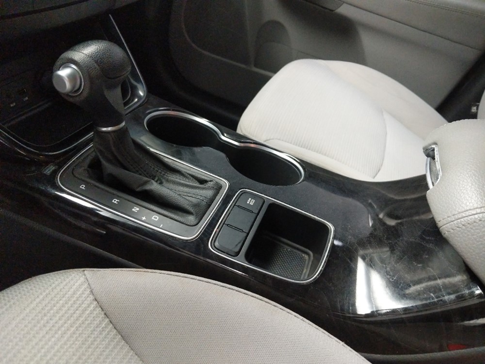 2014 Kia Sorento - Center Console/Cup Holders