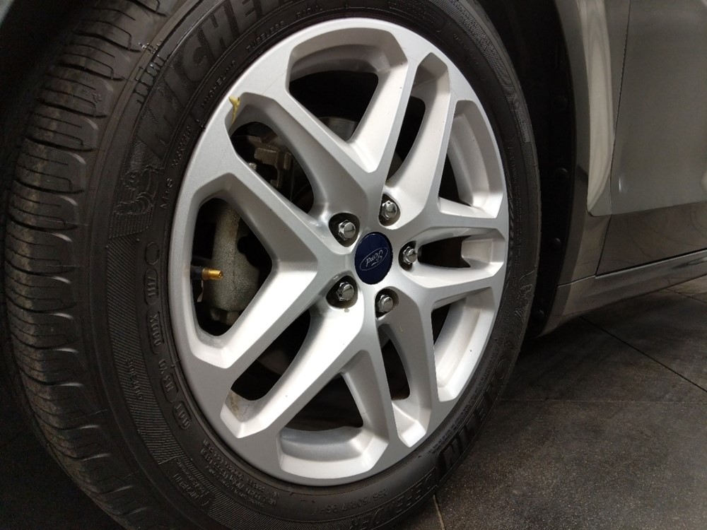 2016 Ford Fusion - Wheel