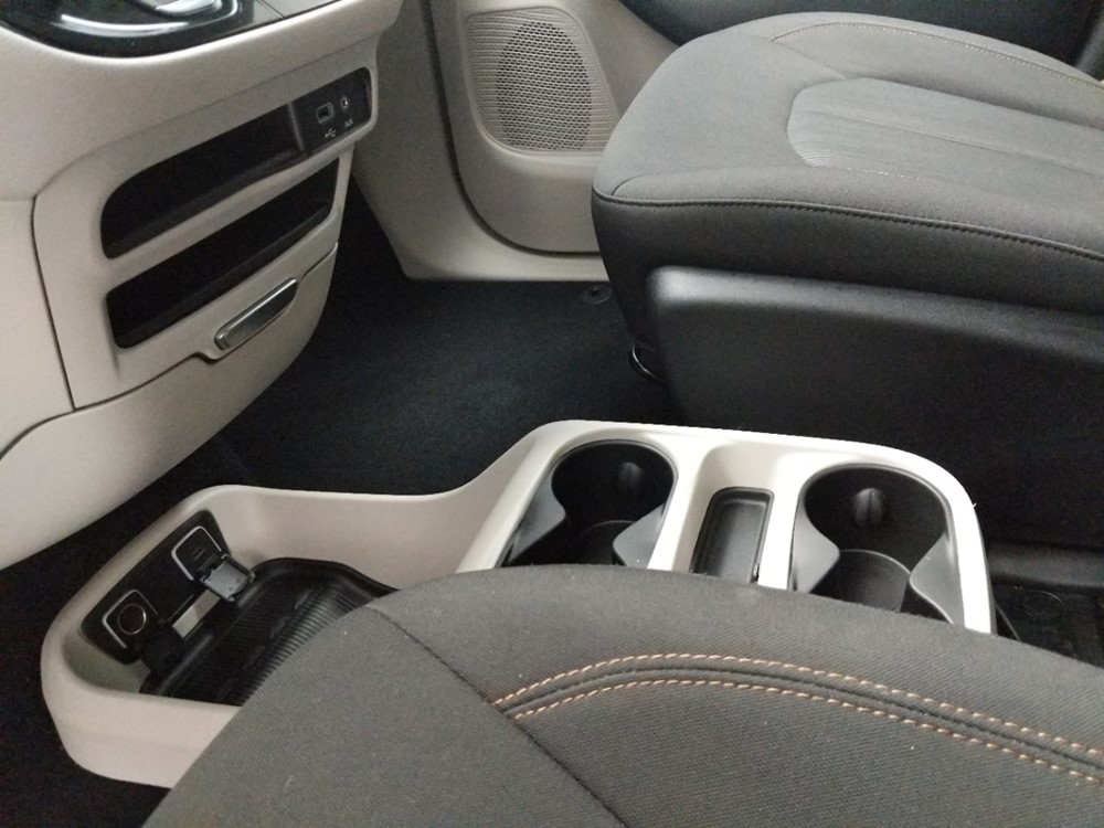 2018 Chrysler Pacifica - Center Console/Cup Holders