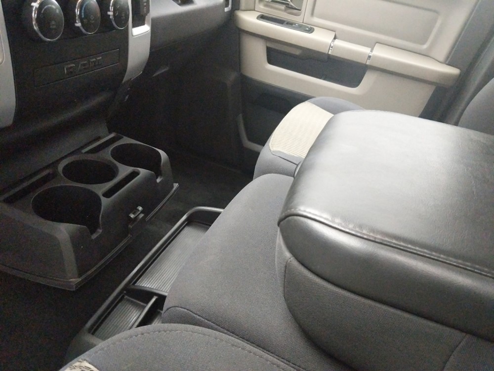 2011 Dodge Ram 1500 - Center Console/Cup Holders