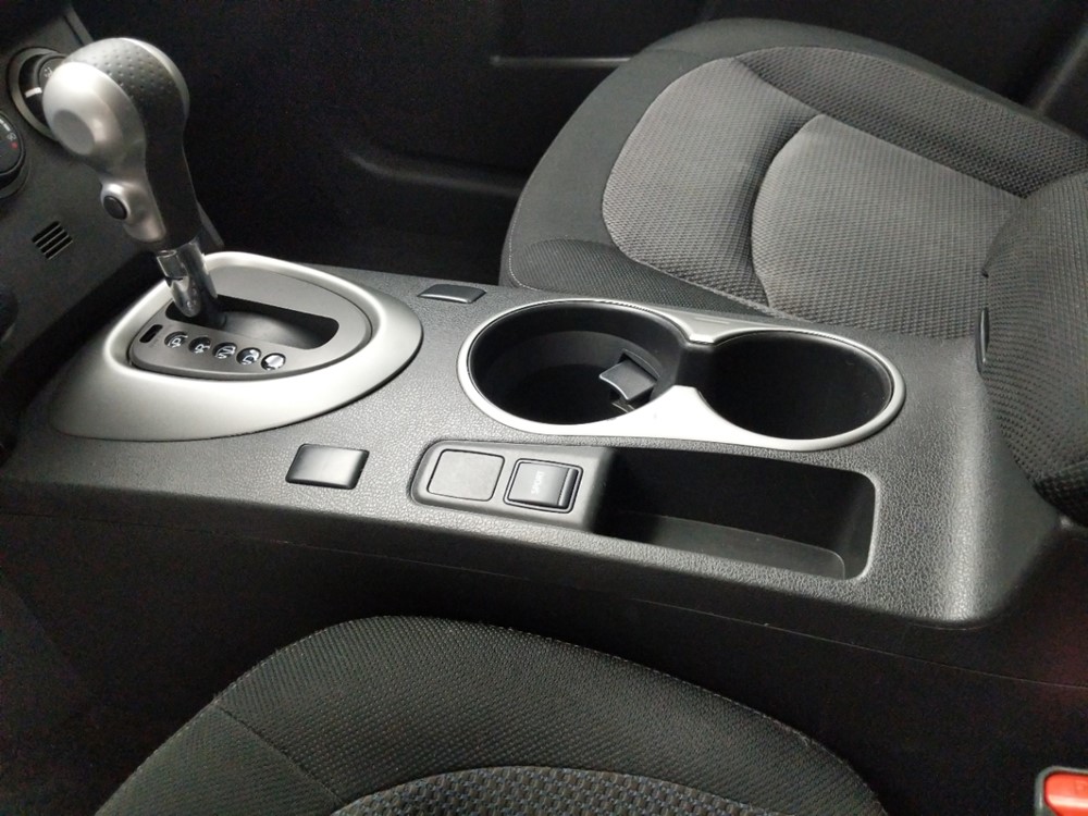 2012 Nissan Rogue - Center Console/Cup Holders