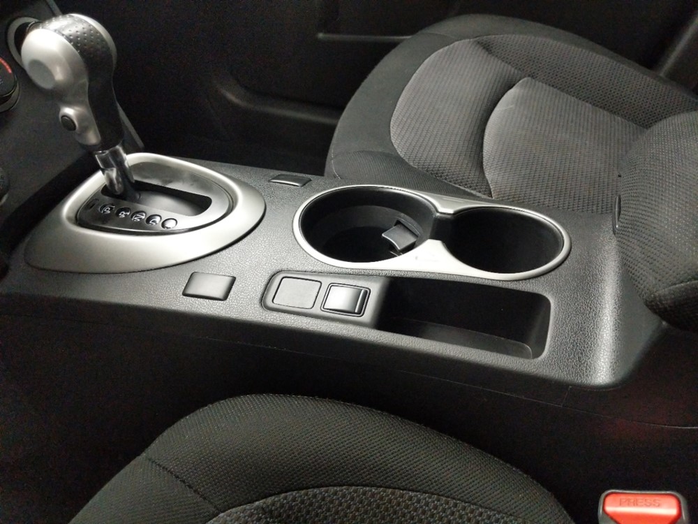 2013 Nissan Rogue - Center Console/Cup Holders