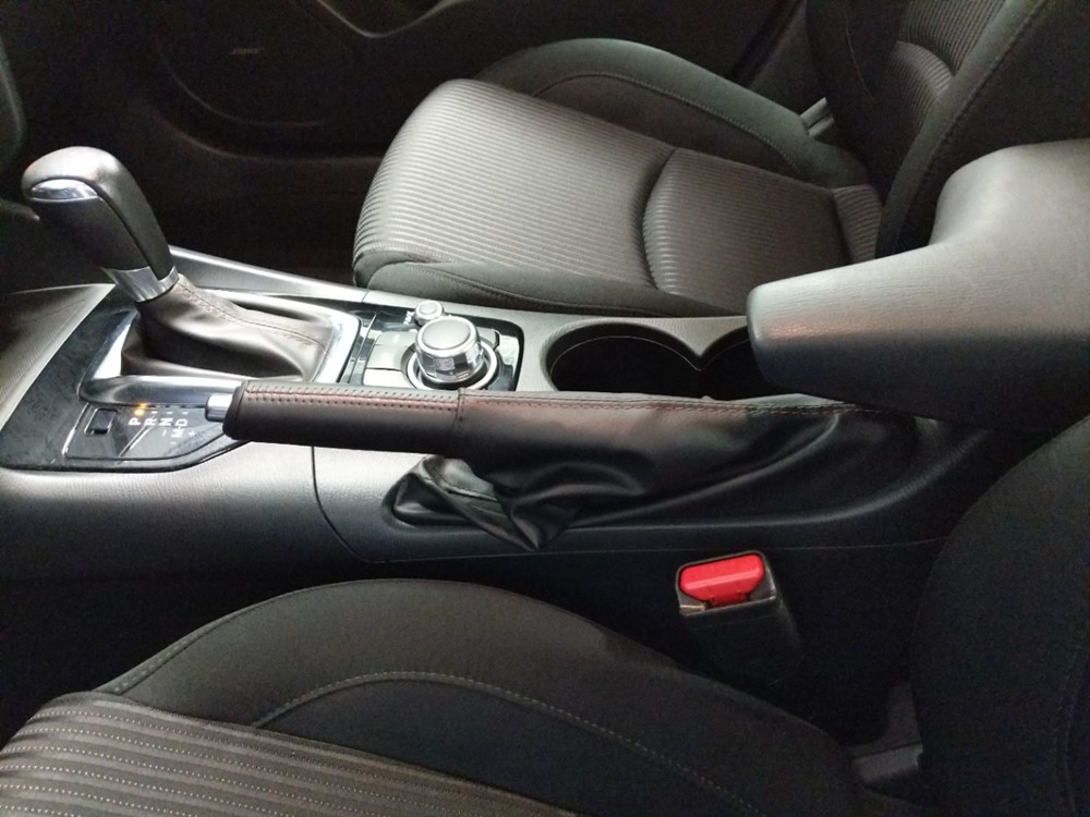 2015 Mazda Mazda3 - Center Console/Cup Holders