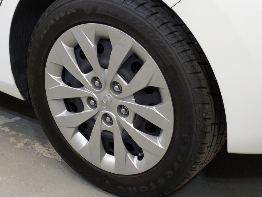 2017 Hyundai Elantra - Wheel