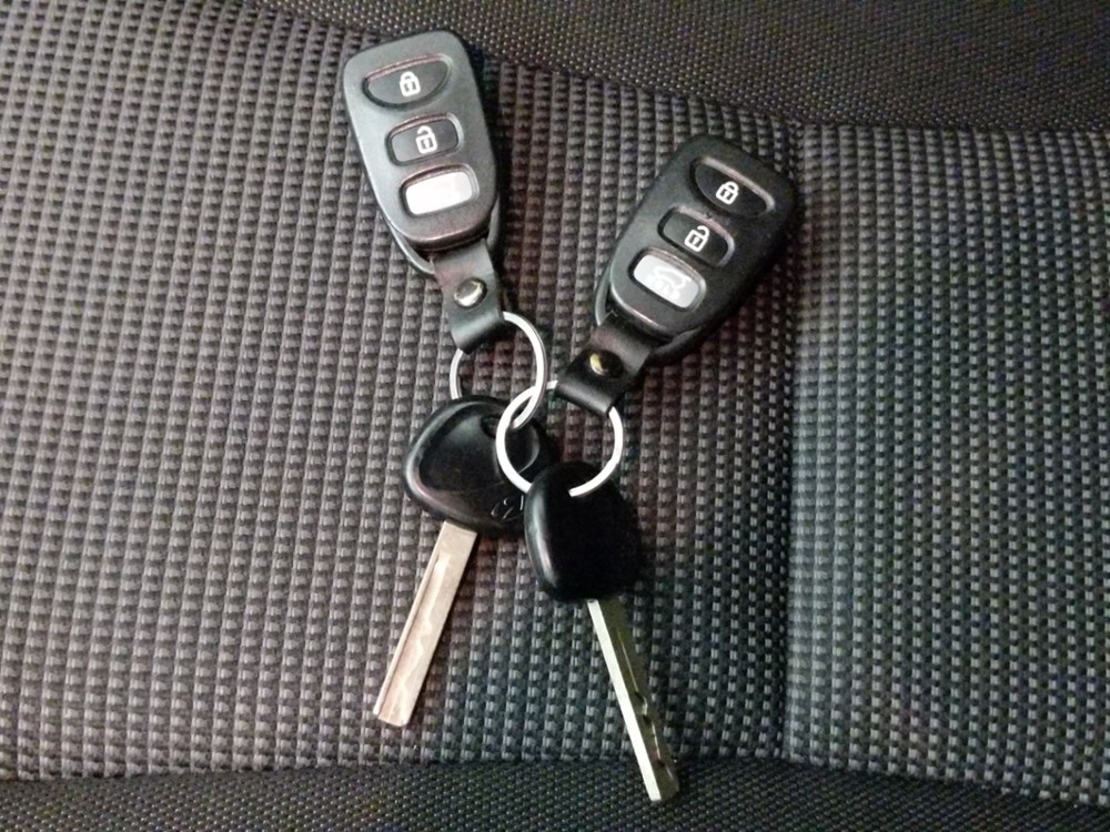 2017 Hyundai Elantra - Keys