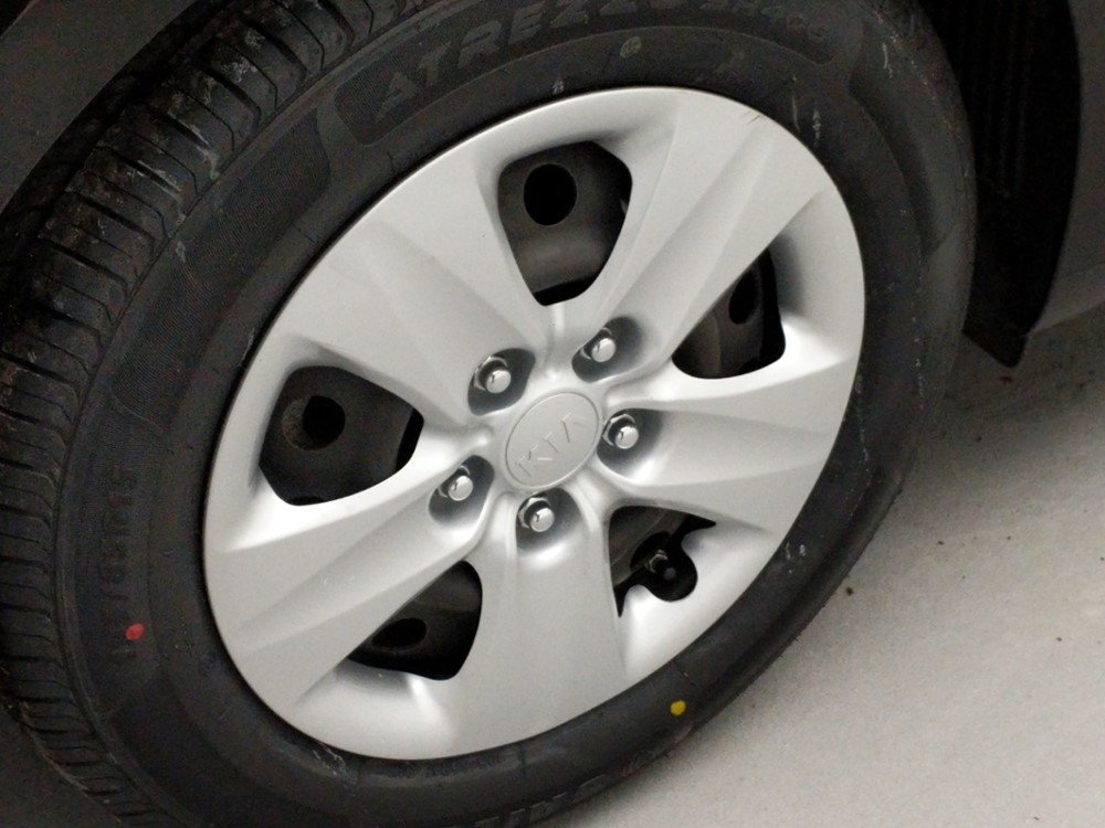 2016 Kia Forte - Wheel