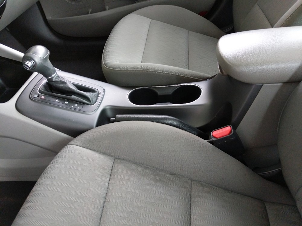 2016 Kia Forte - Center Console/Cup Holders