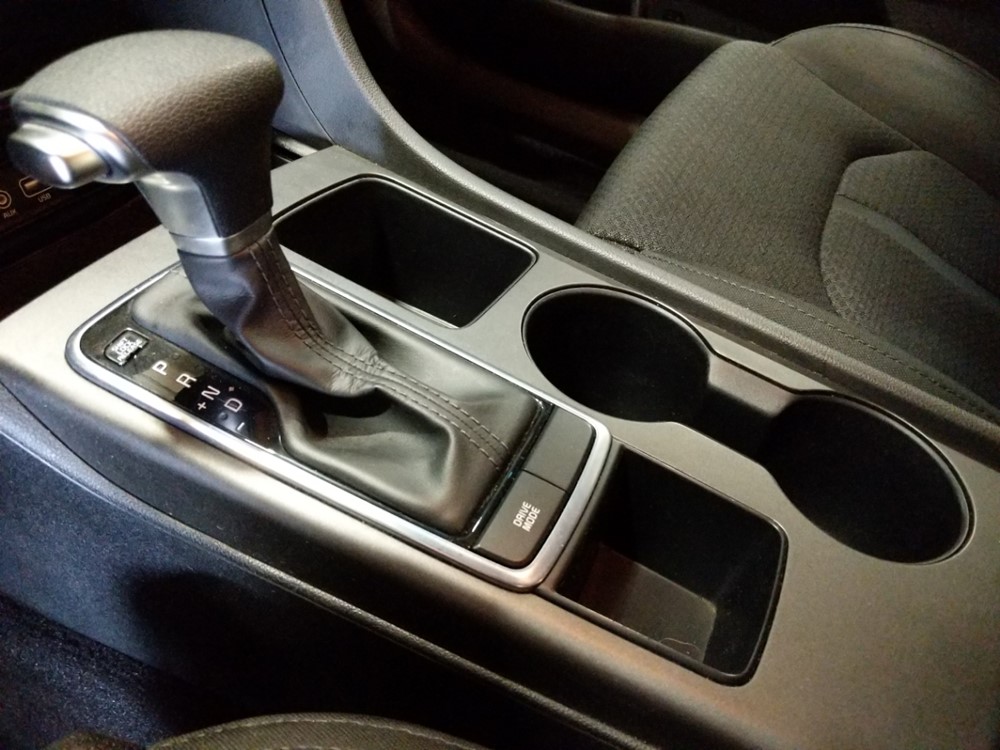 2016 Kia Optima - Center Console/Cup Holders