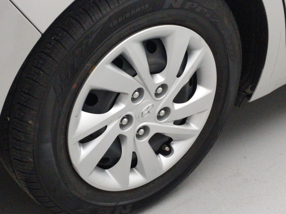 2017 Hyundai Elantra - Wheel