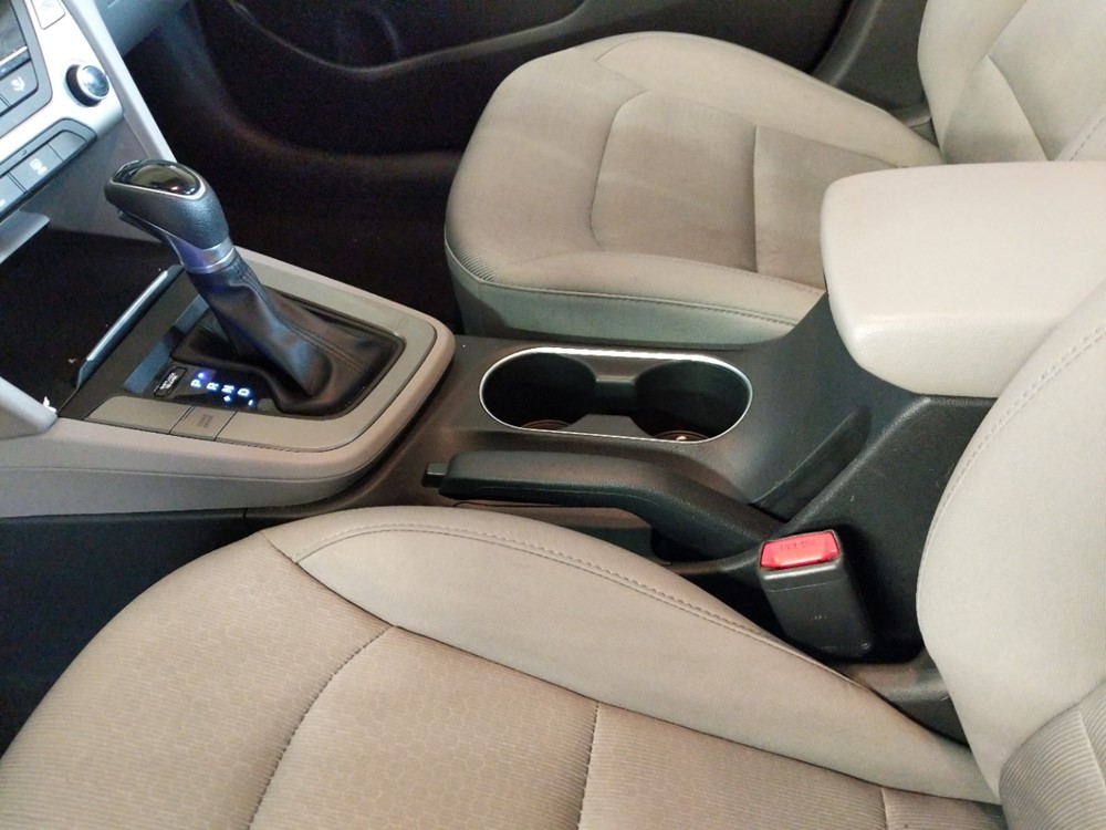 2017 Hyundai Elantra - Center Console/Cup Holders
