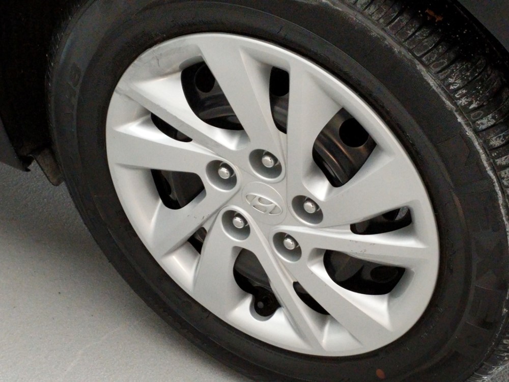 2017 Hyundai Elantra - Wheel