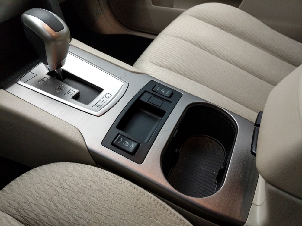 2011 Subaru Outback - Center Console/Cup Holders