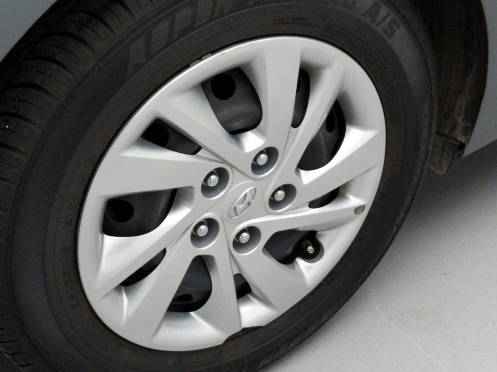2017 Hyundai Elantra - Wheel