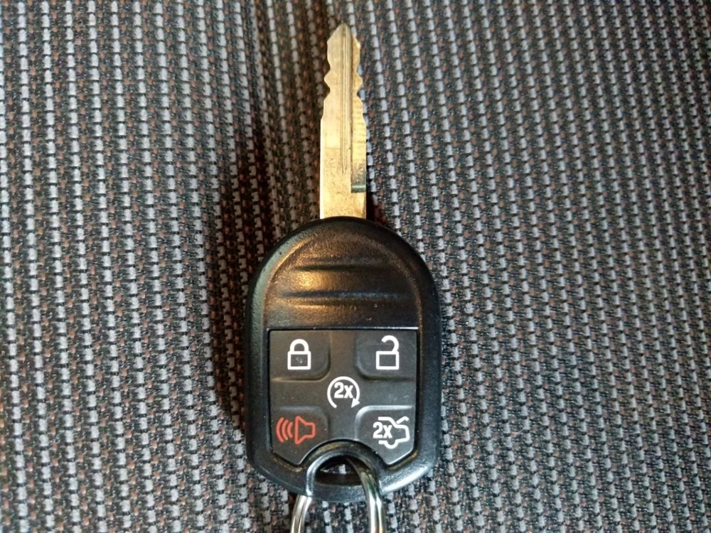 2016 Ford Taurus - Keys