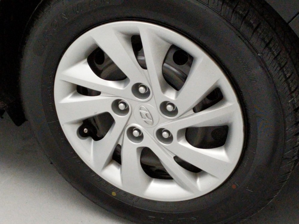 2017 Hyundai Elantra - Wheel