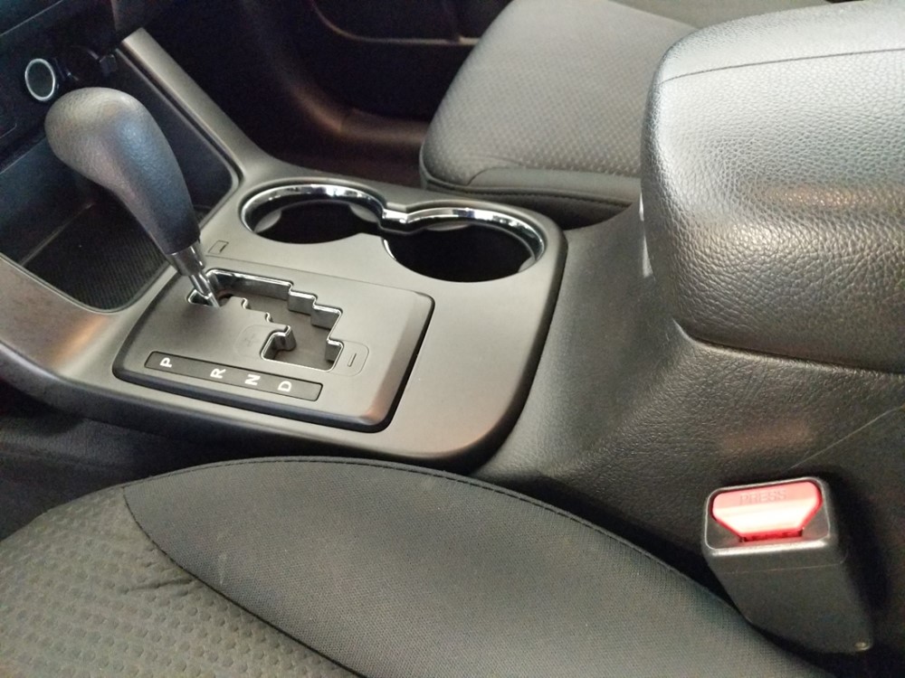 2012 Kia Sorento - Center Console/Cup Holders