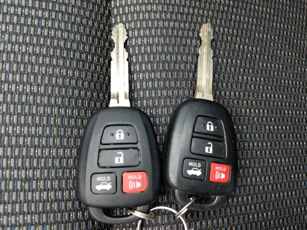 2016 Toyota Corolla - Keys