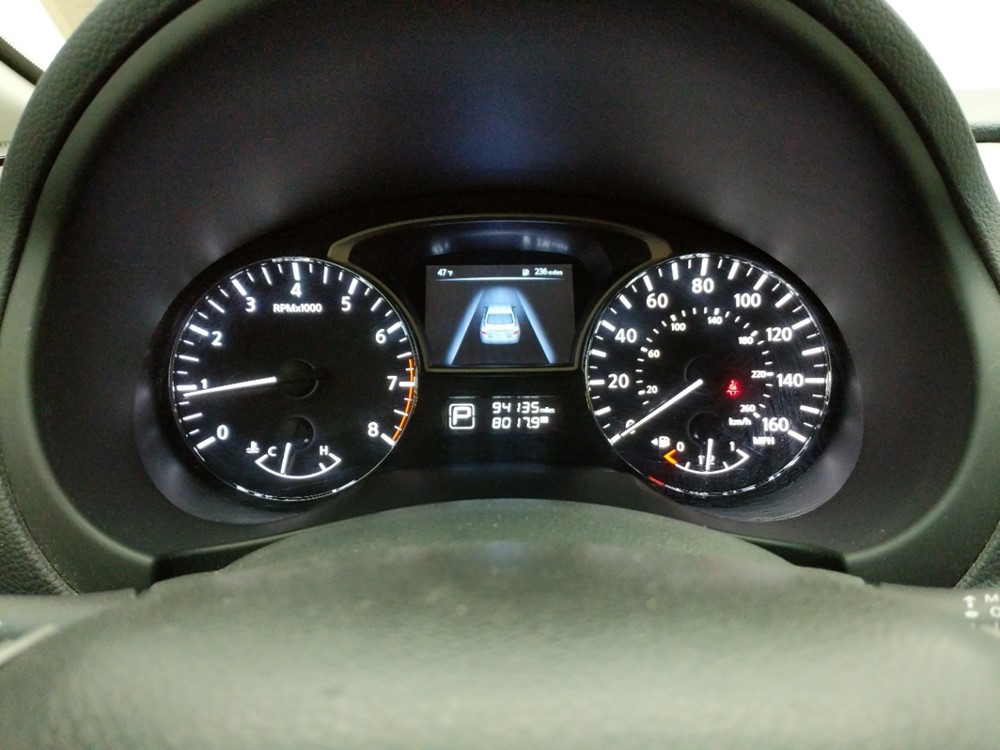 2015 Nissan Altima - Odometer Close Up