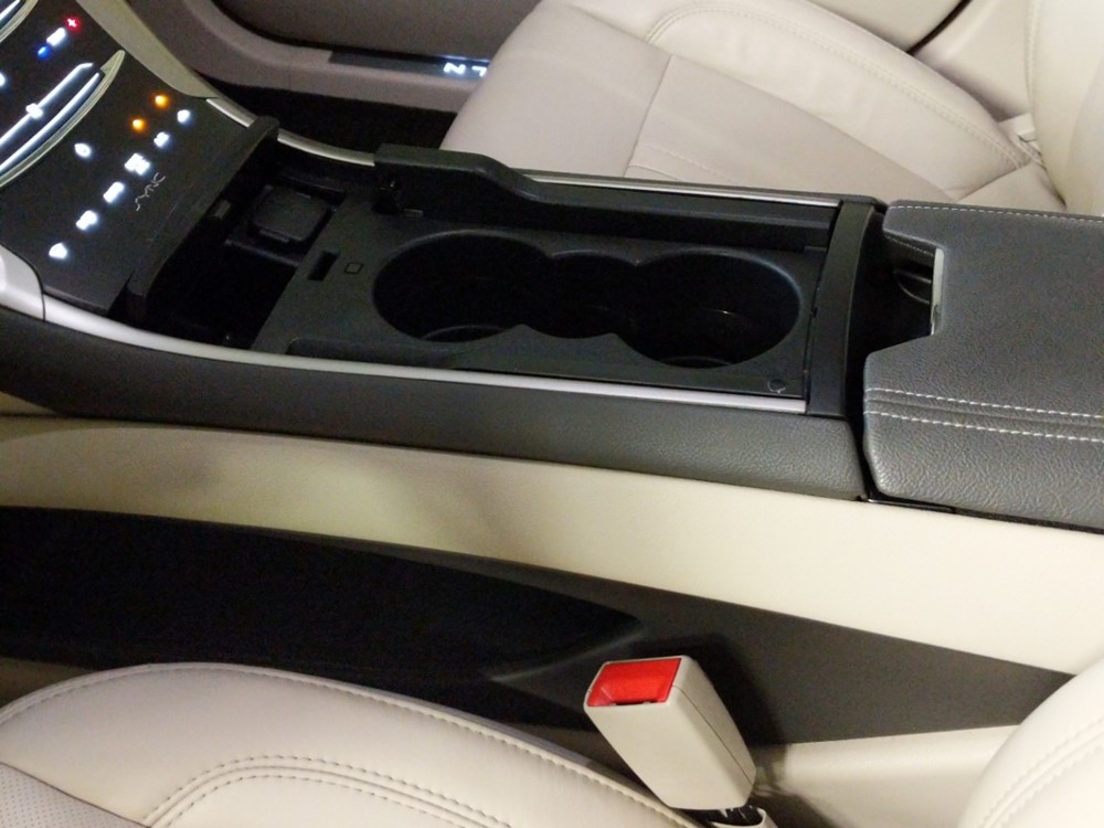2016 Lincoln MKZ - Center Console/Cup Holders