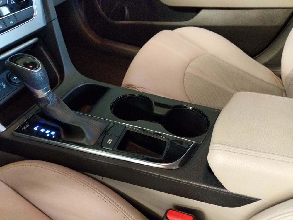 2017 Hyundai Sonata - Center Console/Cup Holders