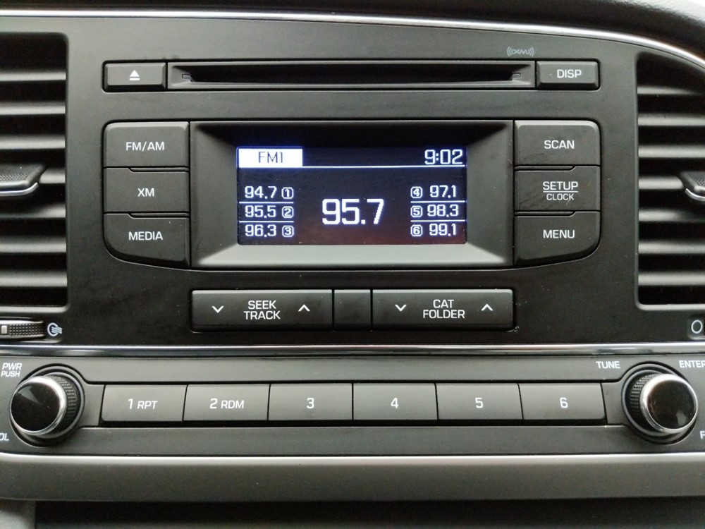 2017 Hyundai Elantra - Stereo Package